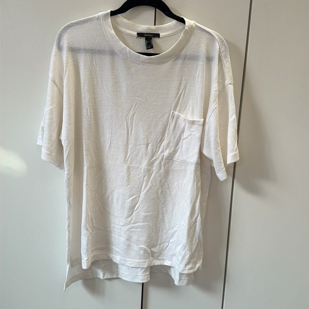 Forever 21 women’s white oversized t-shirt. Size M
